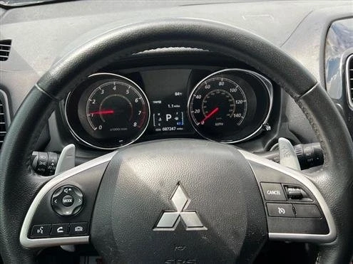 2015 Mitsubishi Outlander - Image 10 of 16