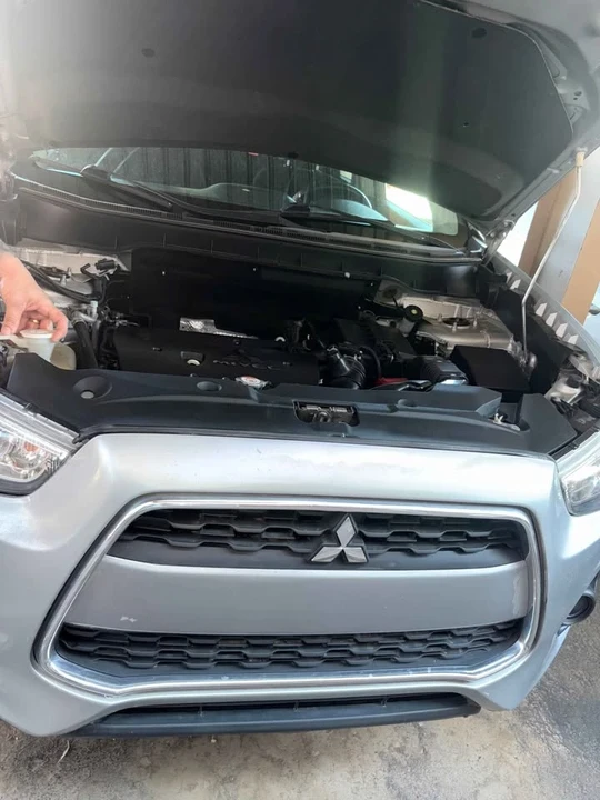 2015 Mitsubishi Outlander - Image 2 of 8
