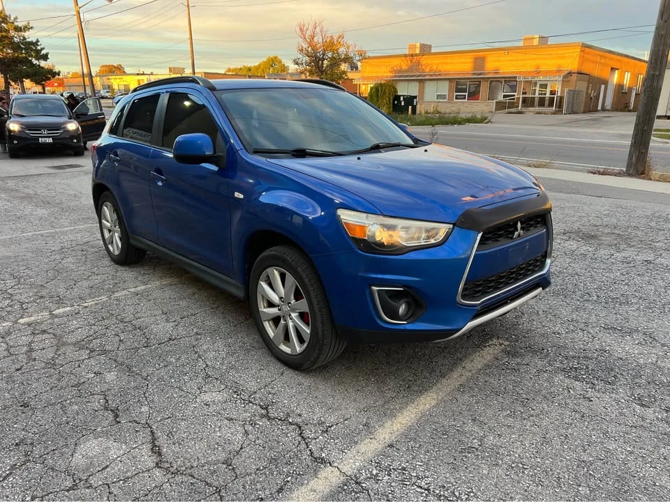 2015 Mitsubishi Outlander - Image 3 of 16