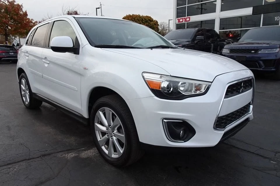 2015 Mitsubishi Outlander - Image 2 of 19