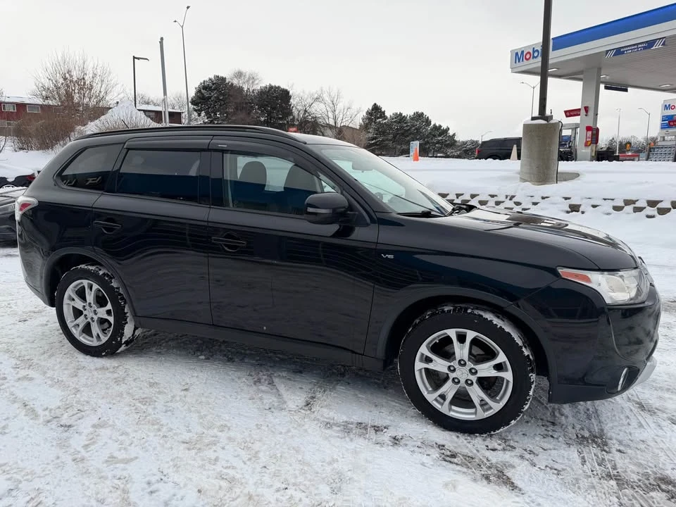 2015 Mitsubishi Outlander - Image 14 of 17