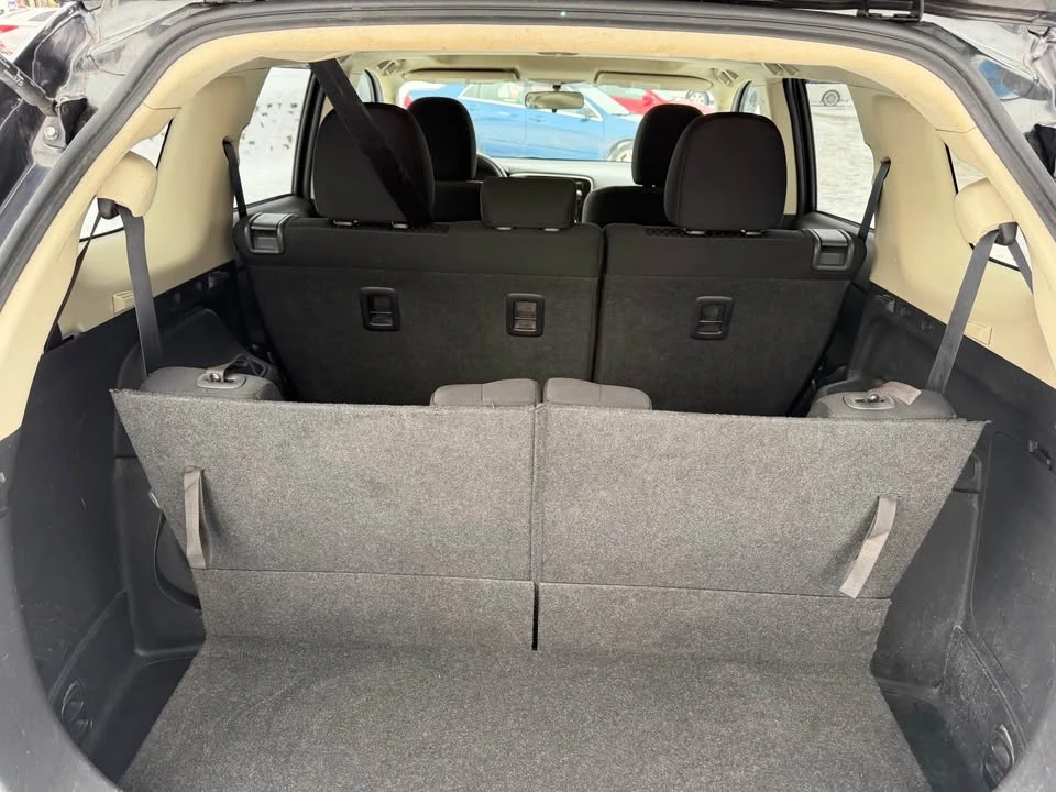 2015 Mitsubishi Outlander - Image 10 of 17