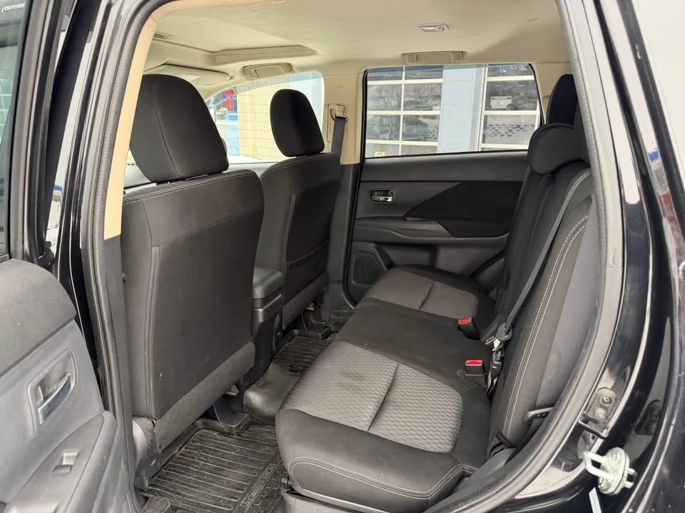 2015 Mitsubishi Outlander - Image 12 of 17