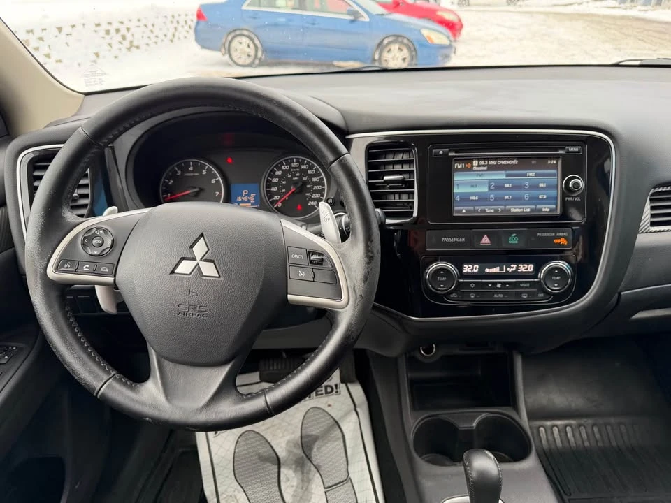 2015 Mitsubishi Outlander - Image 17 of 17