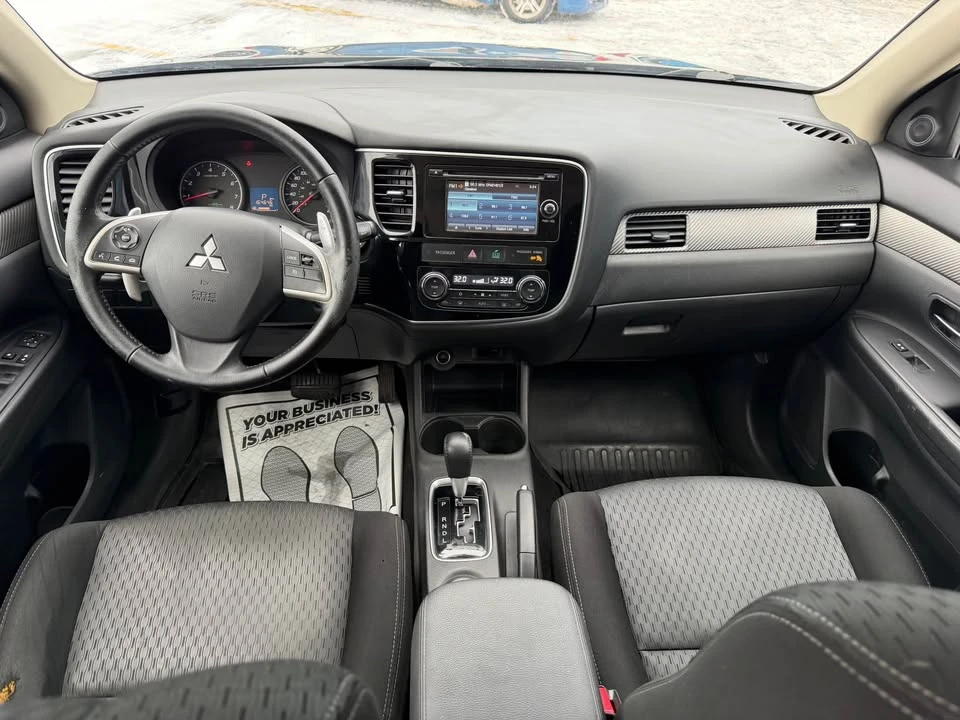 2015 Mitsubishi Outlander - Image 13 of 17