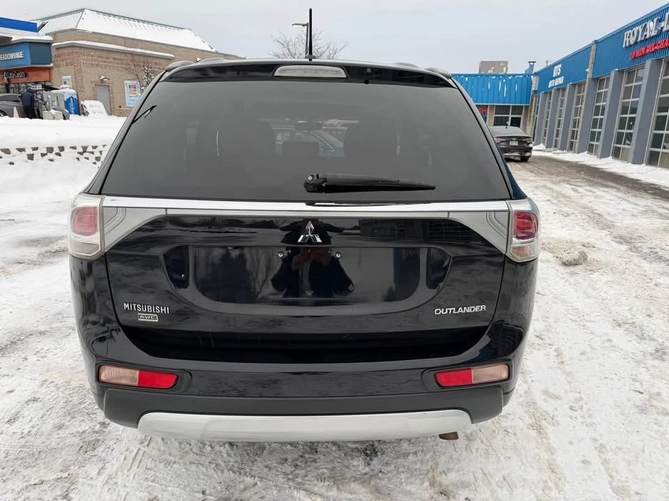 2015 Mitsubishi Outlander - Image 9 of 17