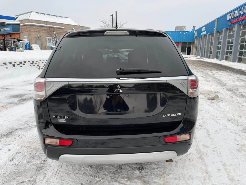 2015 Mitsubishi Outlander - Image 3 of 17