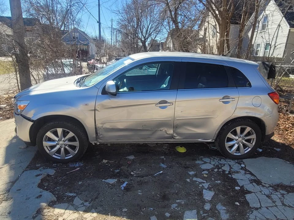 2015 Mitsubishi Outlander - Image 3 of 8
