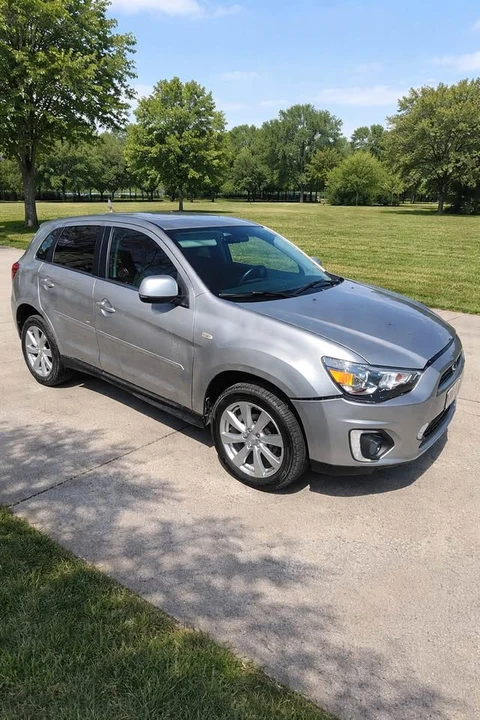 2015 Mitsubishi Outlander - Image 5 of 8