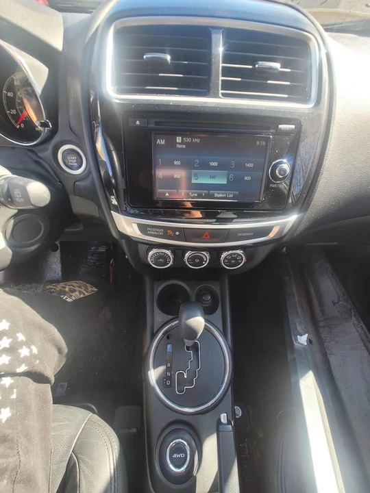 2015 Mitsubishi Outlander - Image 6 of 8