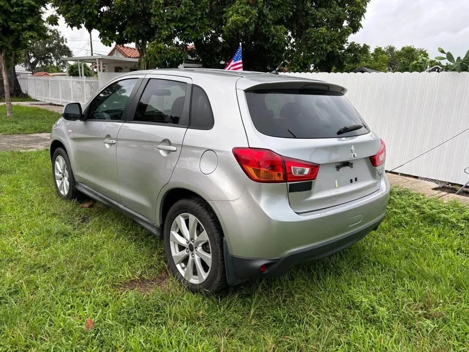 2015 Mitsubishi Outlander - Image 5 of 15