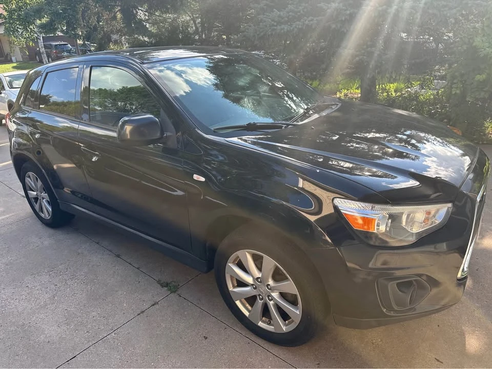 2015 Mitsubishi Outlander - Image 2 of 3