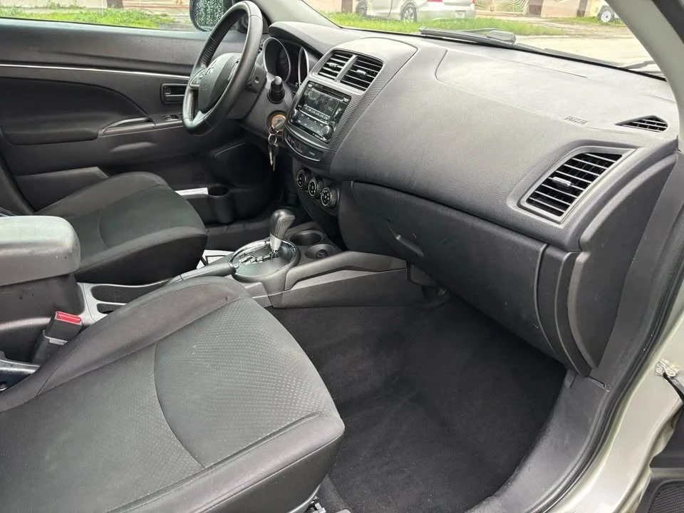 2015 Mitsubishi Outlander - Image 10 of 15