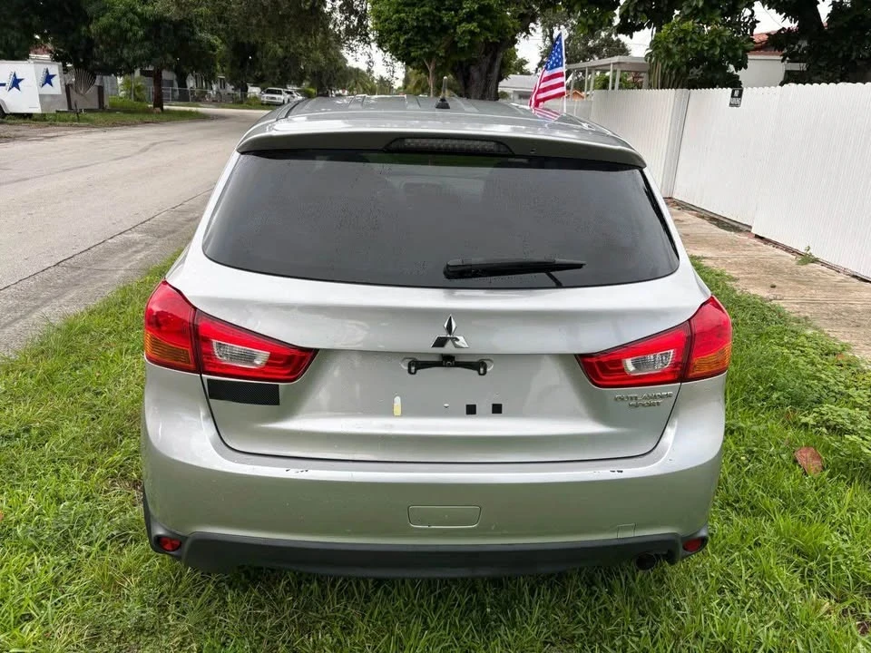 2015 Mitsubishi Outlander - Image 6 of 15