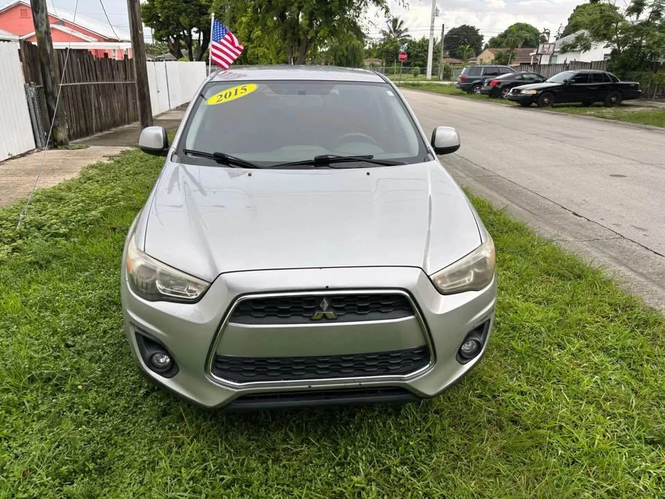 2015 Mitsubishi Outlander - Image 2 of 15