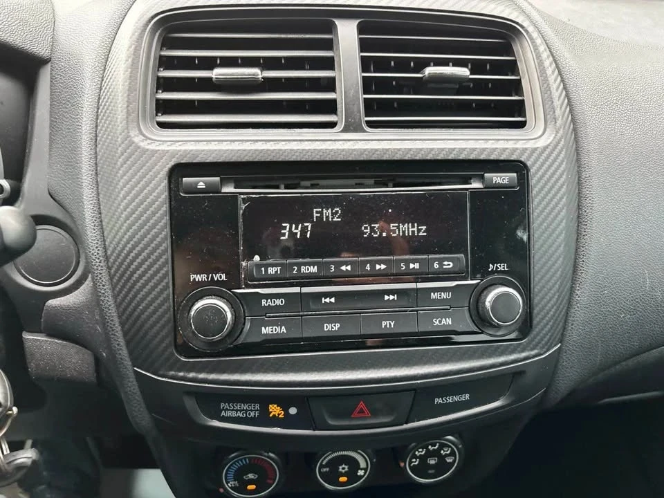 2015 Mitsubishi Outlander - Image 13 of 15