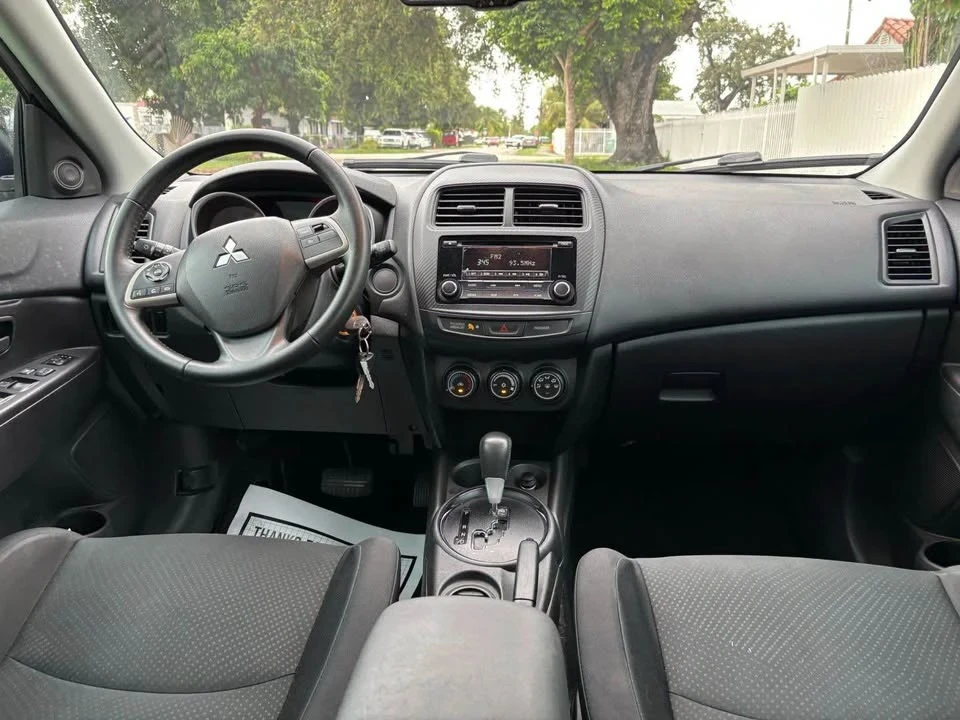 2015 Mitsubishi Outlander - Image 9 of 15
