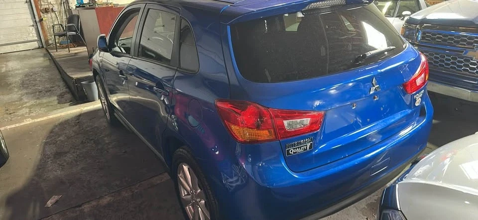 2015 Mitsubishi Outlander - Image 2 of 4