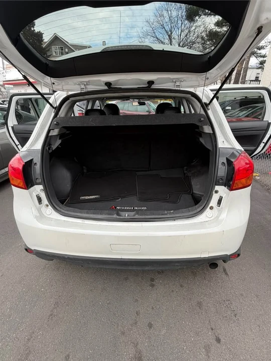 2015 Mitsubishi Outlander - Image 9 of 10
