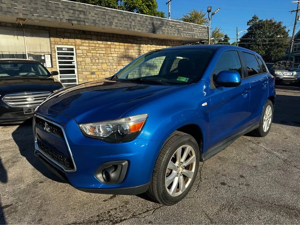 2015 Mitsubishi Outlander - Image 2 of 16