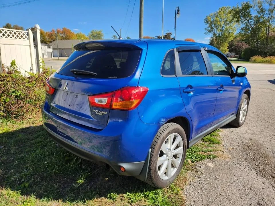 2015 Mitsubishi Outlander - Image 4 of 9