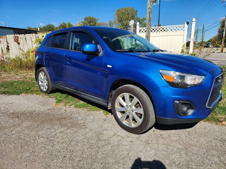 2015 Mitsubishi Outlander - Image 2 of 9