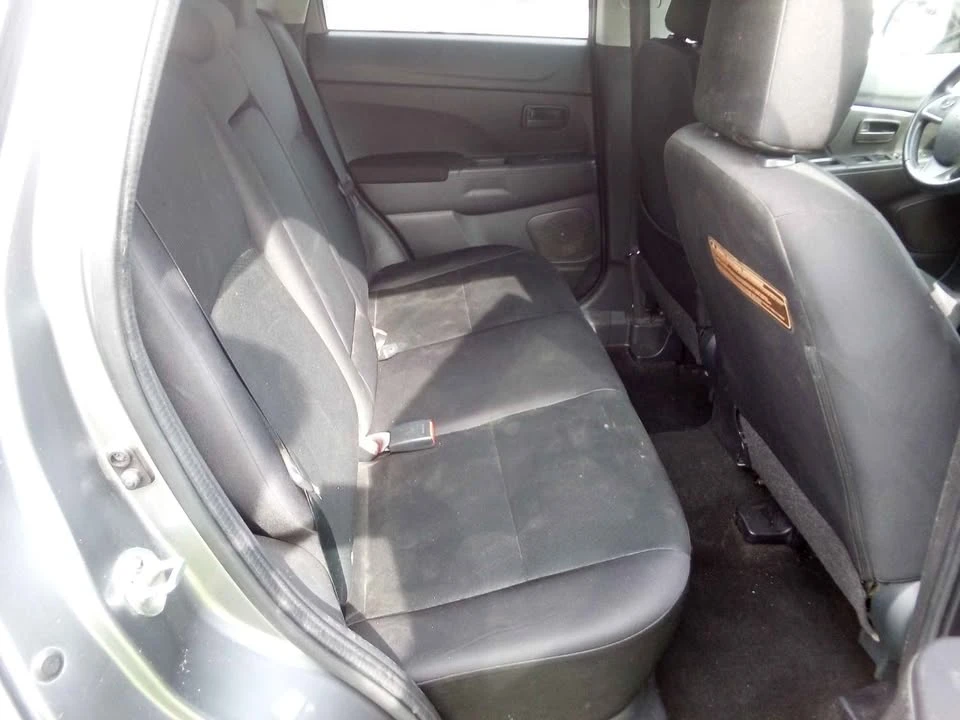 2015 Mitsubishi Outlander - Image 8 of 8