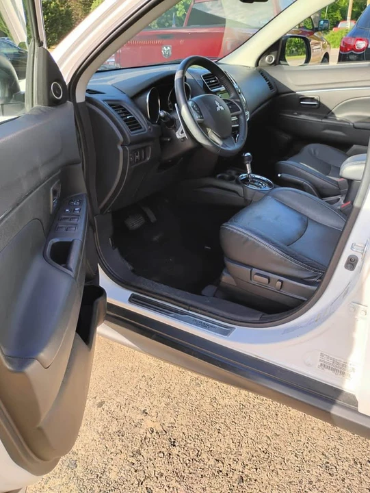 2015 Mitsubishi Outlander - Image 11 of 14