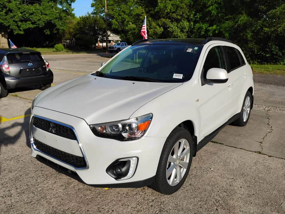 2015 Mitsubishi Outlander - Image 2 of 14