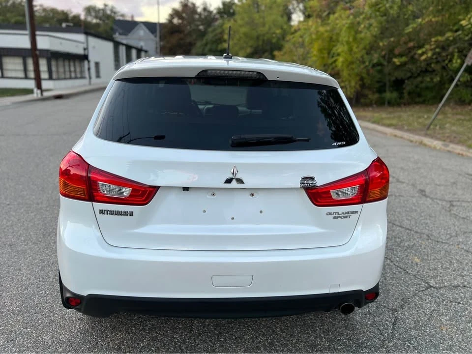 2015 Mitsubishi Outlander - Image 9 of 20