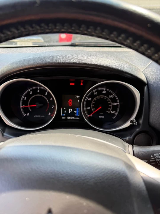 2015 Mitsubishi Outlander - Image 12 of 21