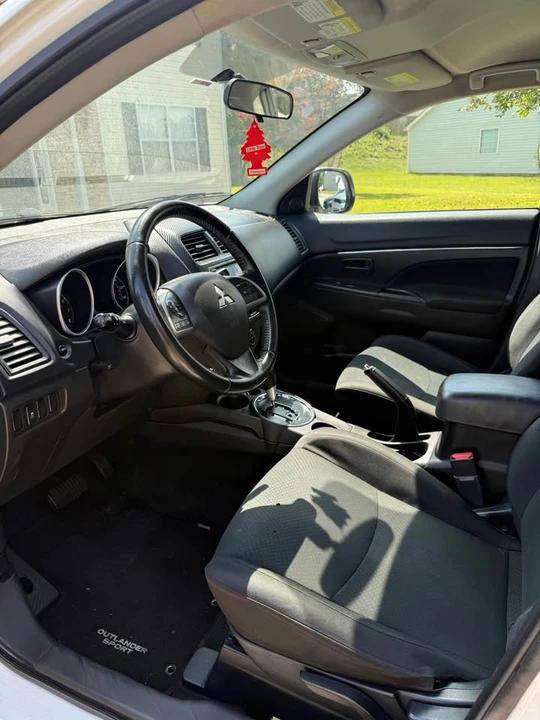 2015 Mitsubishi Outlander - Image 17 of 21