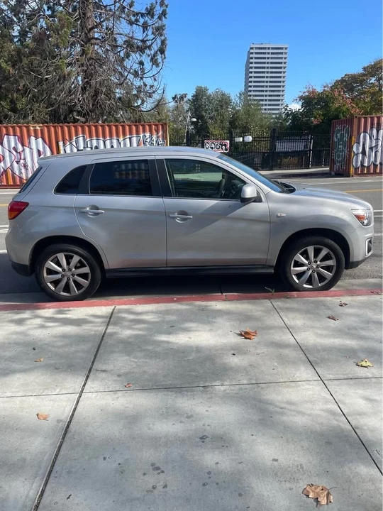 2015 Mitsubishi Outlander - Image 3 of 11