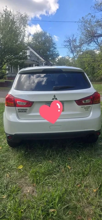 2015 Mitsubishi Outlander - Image 2 of 4