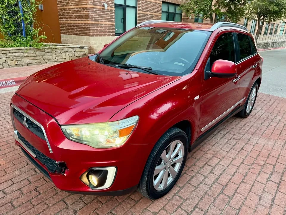 2015 Mitsubishi Outlander - Image 2 of 20