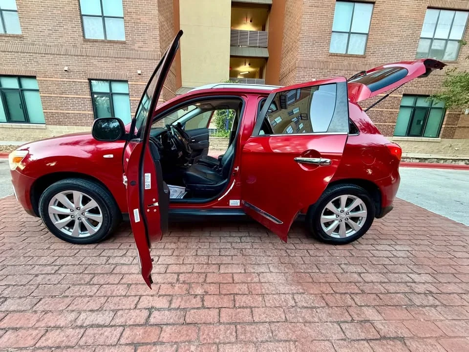 2015 Mitsubishi Outlander - Image 10 of 20