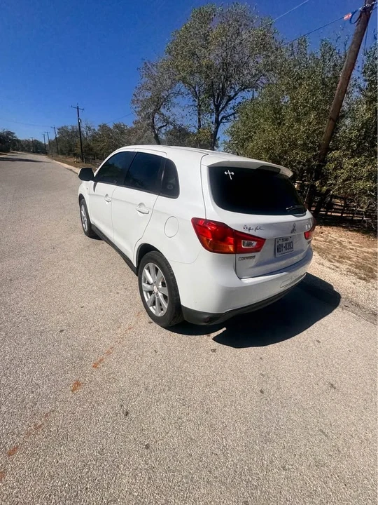 2015 Mitsubishi Outlander - Image 4 of 10