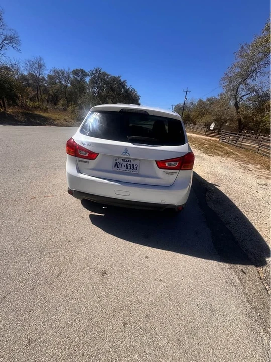 2015 Mitsubishi Outlander - Image 3 of 10