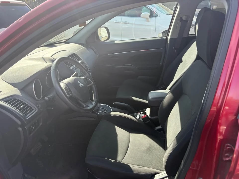 2015 Mitsubishi Outlander - Image 2 of 2