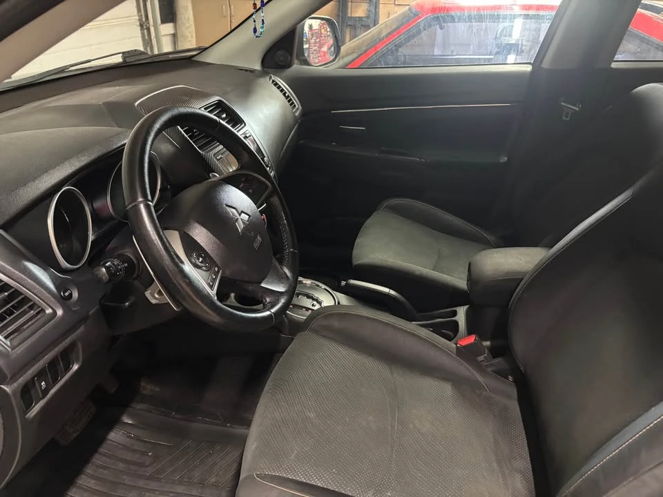 2015 Mitsubishi RVR - Image 9 of 12