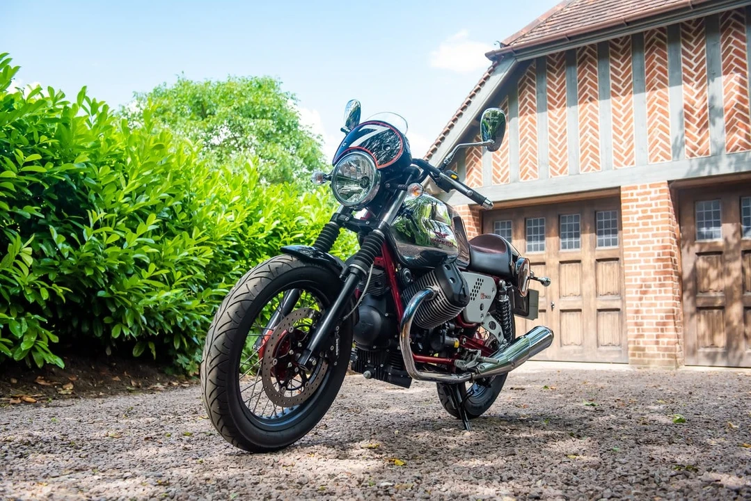 2015 Moto Guzzi V7 (2007+) - Image 2 of 30
