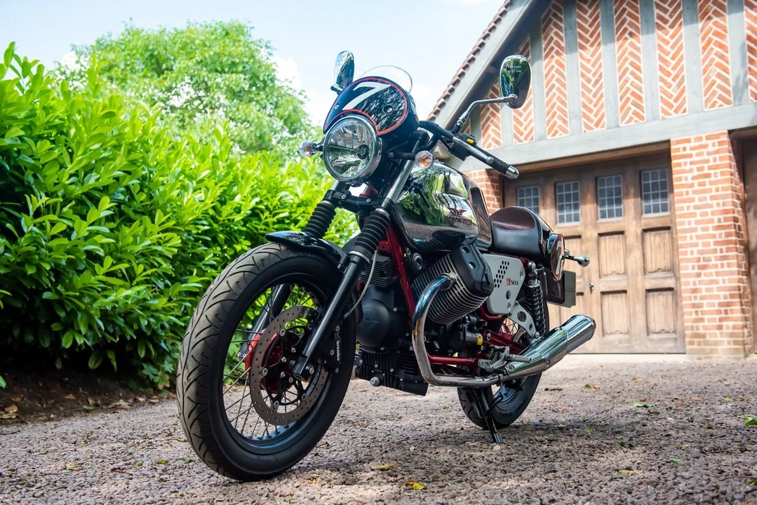 2015 Moto Guzzi V7 (2007+) - Image 4 of 30