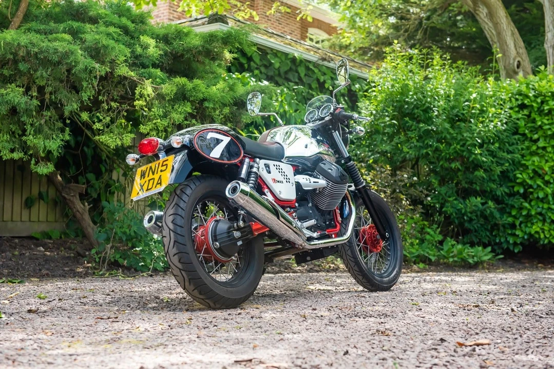 2015 Moto Guzzi V7 (2007+) - Image 12 of 30