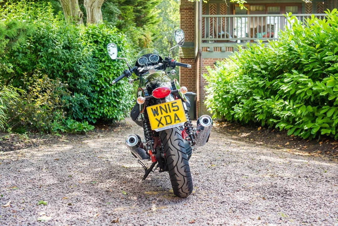 2015 Moto Guzzi V7 (2007+) - Image 9 of 30