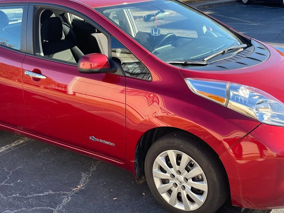 2015 Nissan Leaf - Image 2 of 12