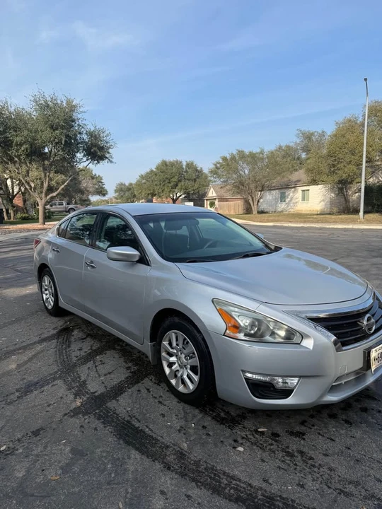 2015 Nissan Altima 5th Gen - Image 2 of 17