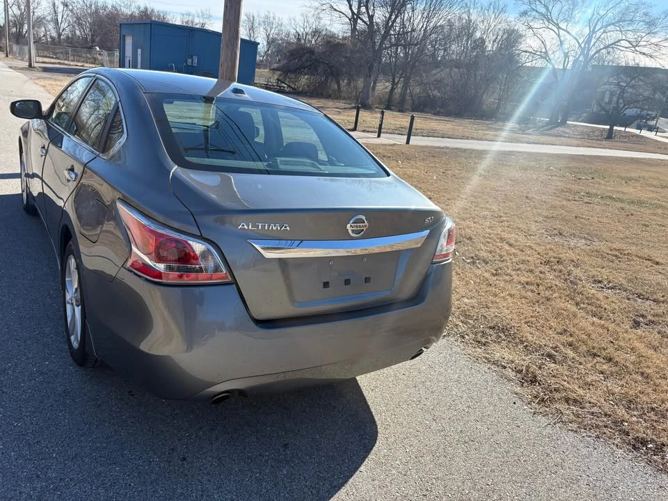 2015 Nissan Altima 5th Gen - Image 2 of 10