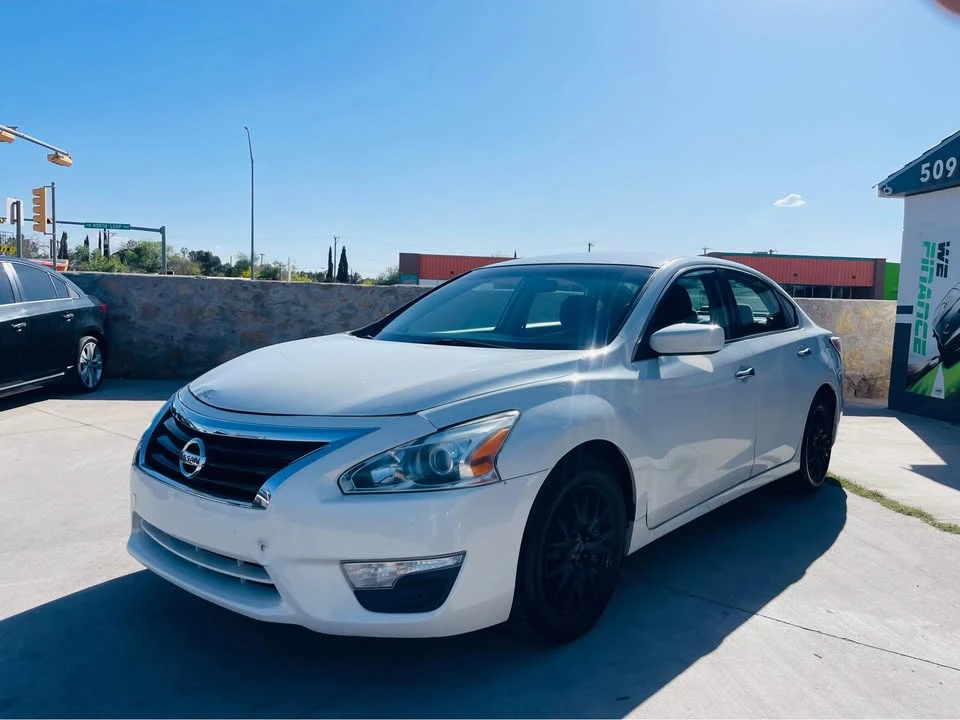 2015 Nissan Altima 5th Gen - Image 2 of 10