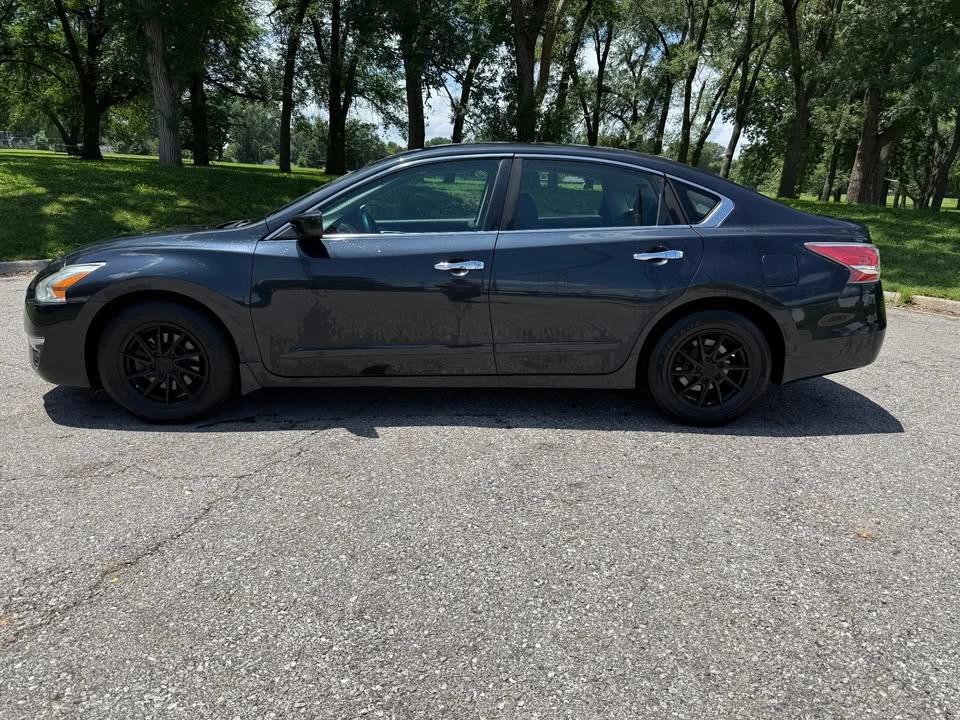 2015 Nissan Altima 5th Gen - Image 2 of 15