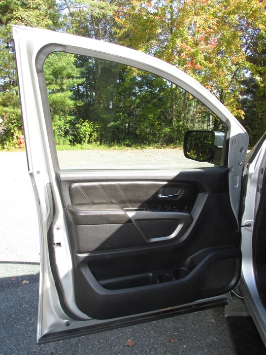 2015 Nissan Armada - Image 12 of 21